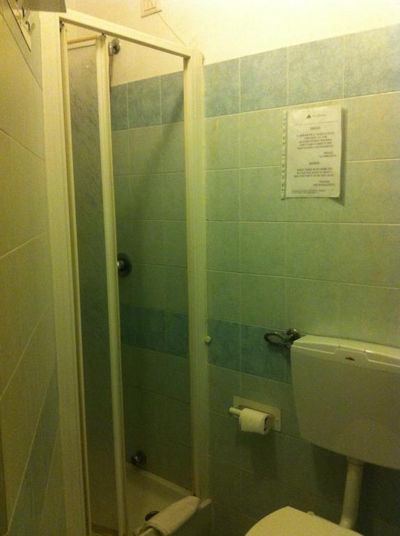 Single Room,414934641:JPEG